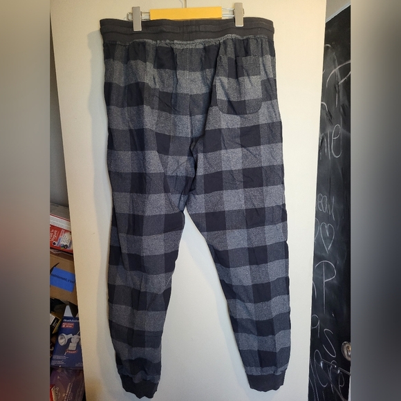 Denver Hayes Plaid Pj's in Black and Gray, Size XL (36) - Picture 2 of 4